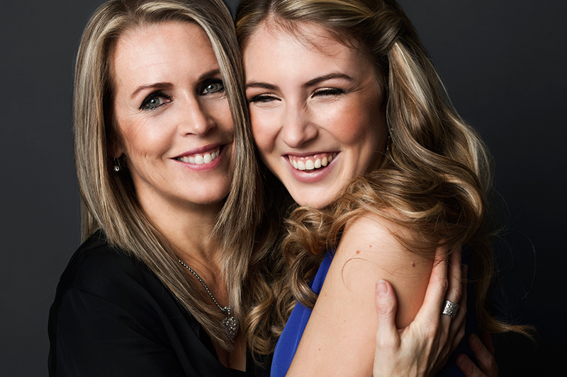 graphility-Marta-Hurtado-Contemporary-Portrait-Photography-Photo-Session-Brussels-client-Family-MotherandDaughter