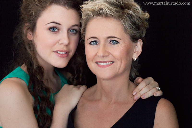 mother_and_daughter_graphility_Marta_Hurtado_Sould_Portrait_Photography_Experience_Studio_Brussels_Celebrate_Chantal_Sofie
