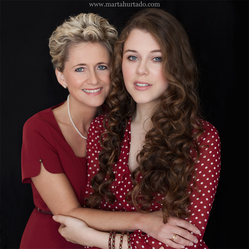 mother_and_daughter_graphility_Marta_Hurtado_Sould_Portrait_Photography_Experience_Studio_Brussels_Celebrate_Chantal_Sofie